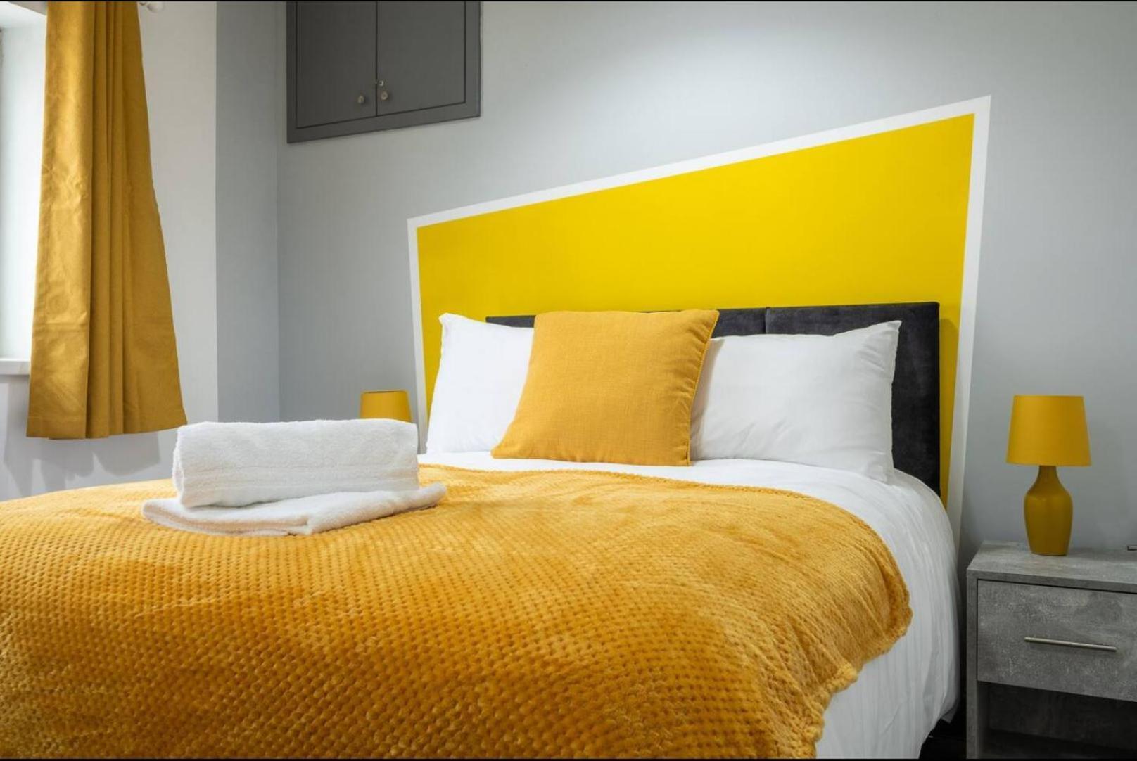 Stunning One Bedroom Apartments Near Shops & Central คาร์ดิฟฟ์ ภายนอก รูปภาพ