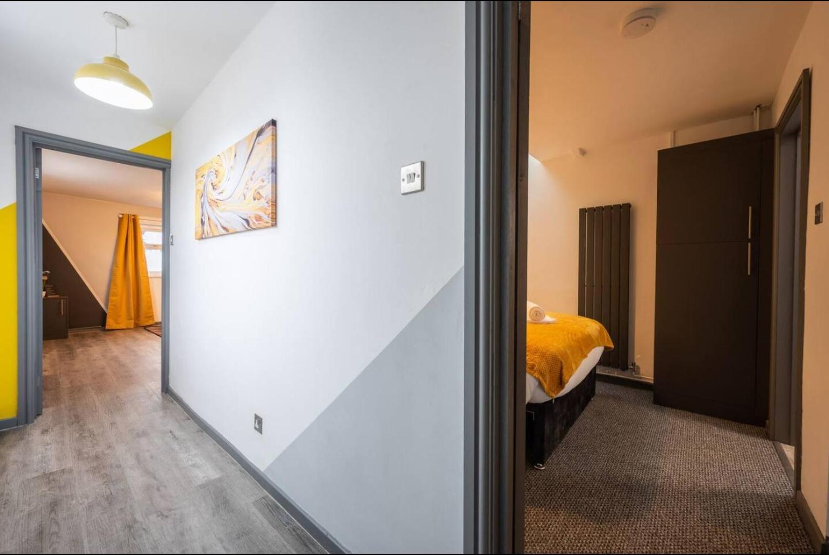 Stunning One Bedroom Apartments Near Shops & Central คาร์ดิฟฟ์ ภายนอก รูปภาพ
